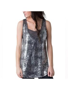 BKE Boutique Silver Sequin Tank Top Women’s Small Tunic Sleeveless Party Shirt